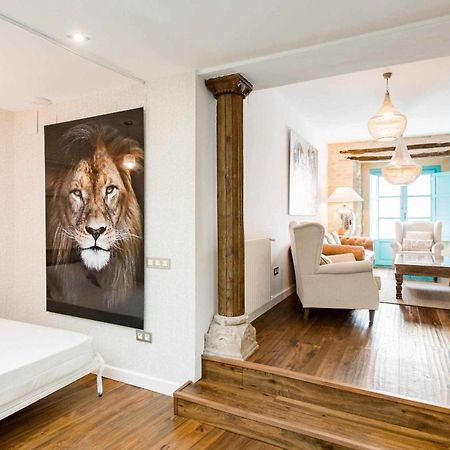 Revitalized Apartment In Historical Building Girona Esterno foto