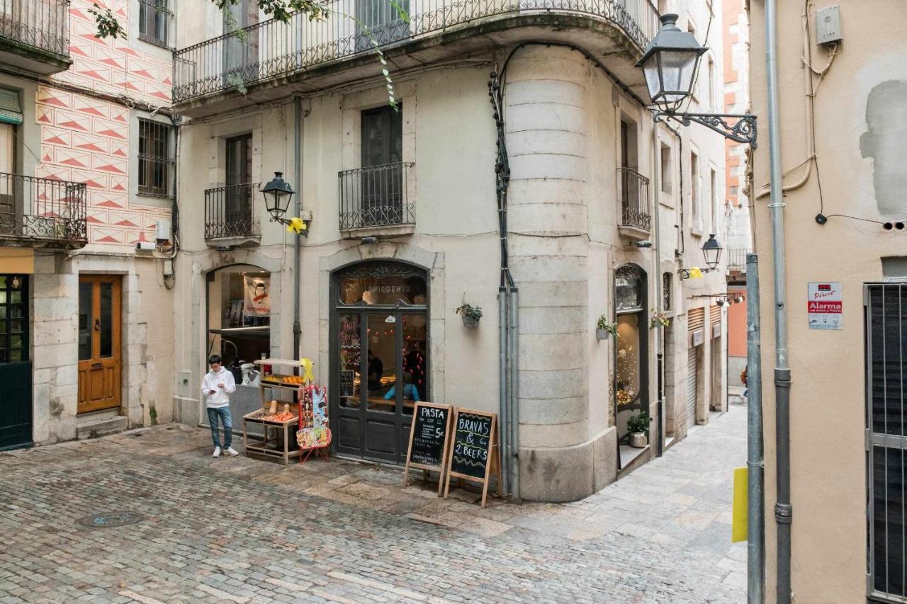 Revitalized Apartment In Historical Building Girona Esterno foto