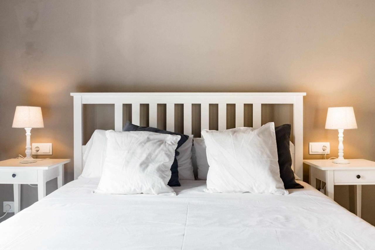 Revitalized Apartment In Historical Building Girona Esterno foto