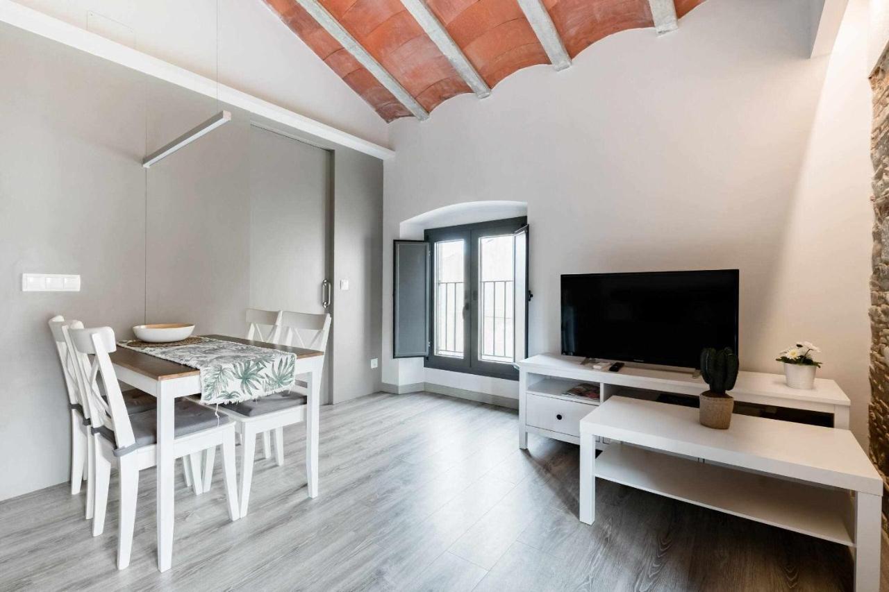 Revitalized Apartment In Historical Building Girona Esterno foto