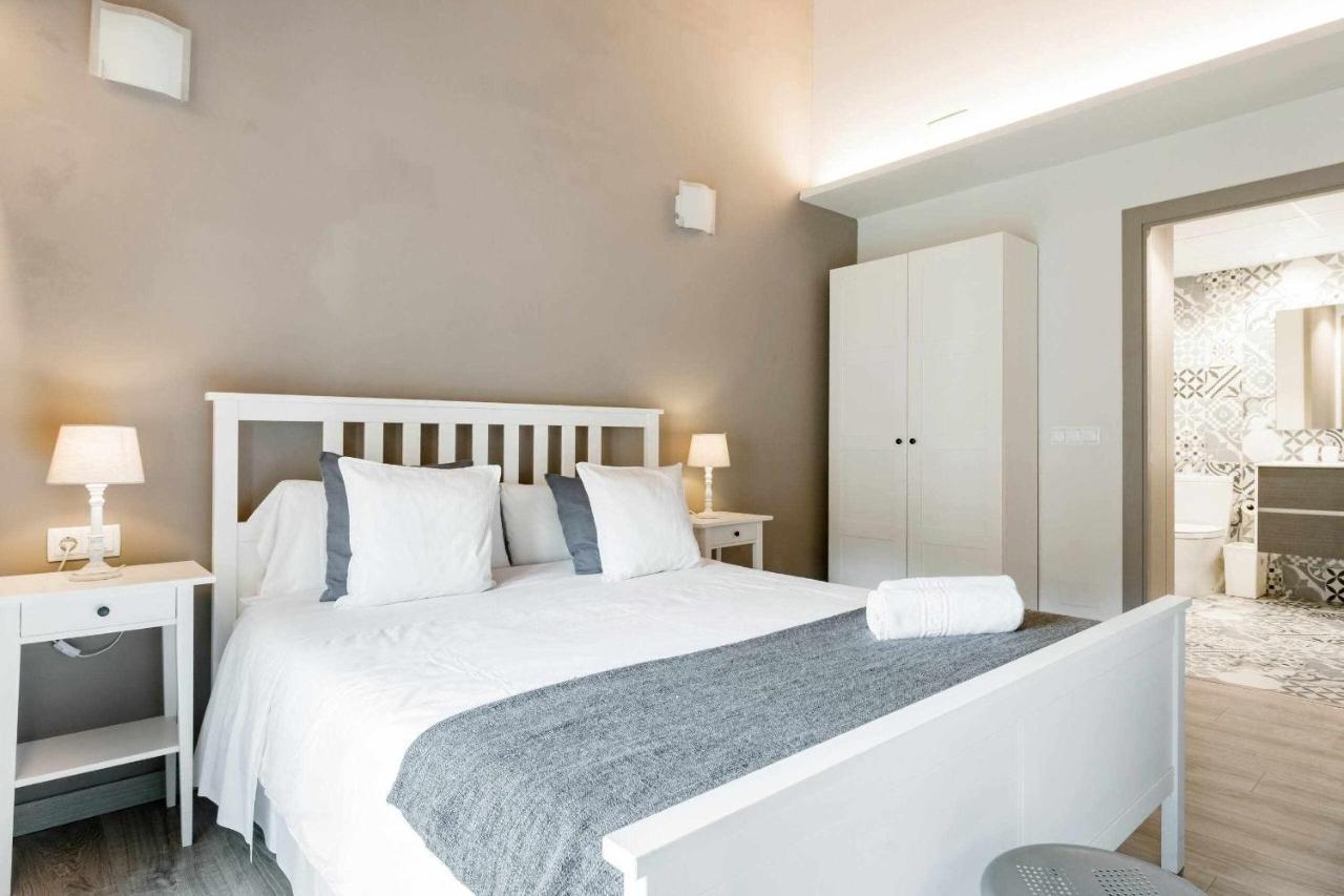 Revitalized Apartment In Historical Building Girona Esterno foto
