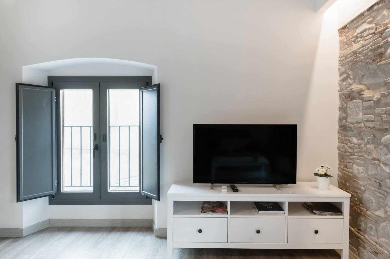 Revitalized Apartment In Historical Building Girona Esterno foto