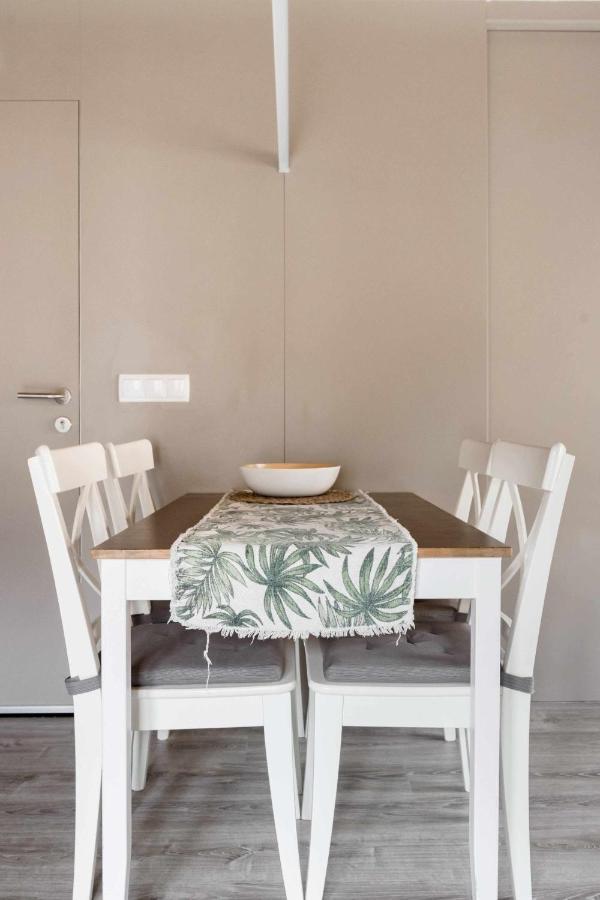 Revitalized Apartment In Historical Building Girona Esterno foto