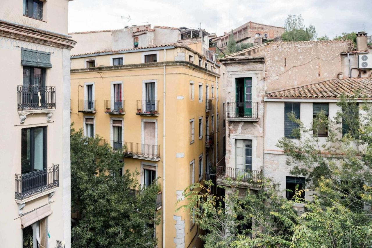 Revitalized Apartment In Historical Building Girona Esterno foto