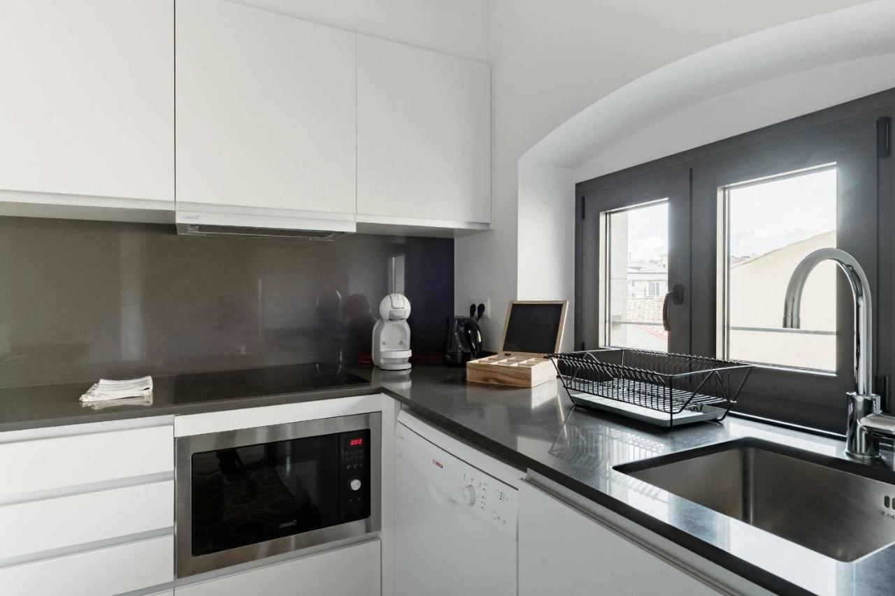 Revitalized Apartment In Historical Building Girona Esterno foto