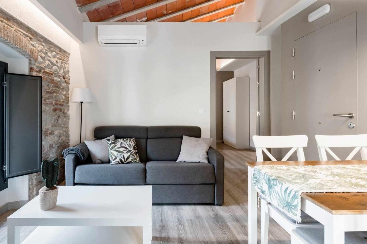 Revitalized Apartment In Historical Building Girona Esterno foto